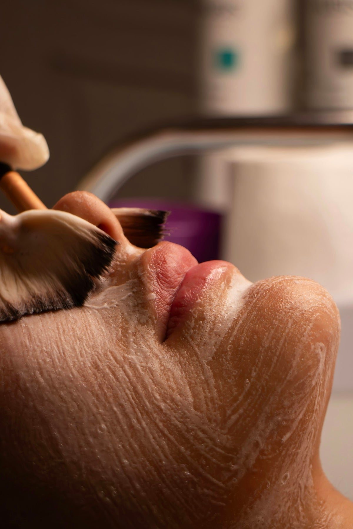 Tratamiento de estética facial en una clínica